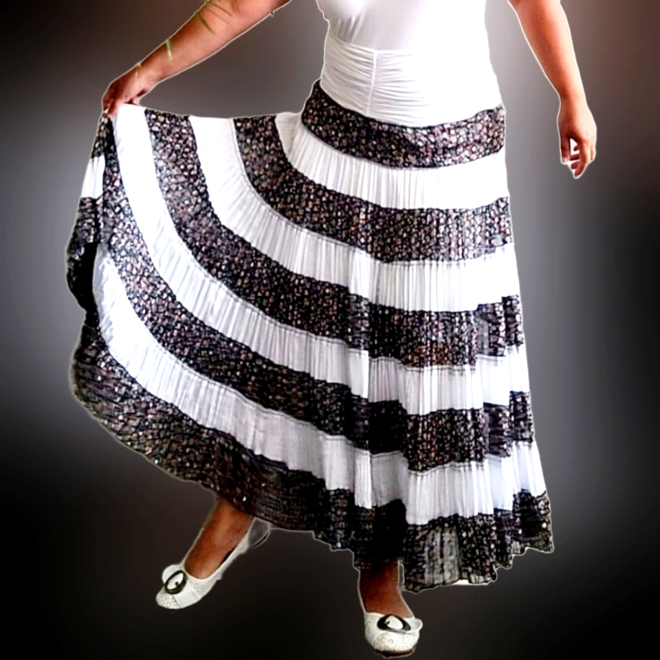See Line Elegant Black/White Floral Pleated Tiered Maxi Skirt Lined Large